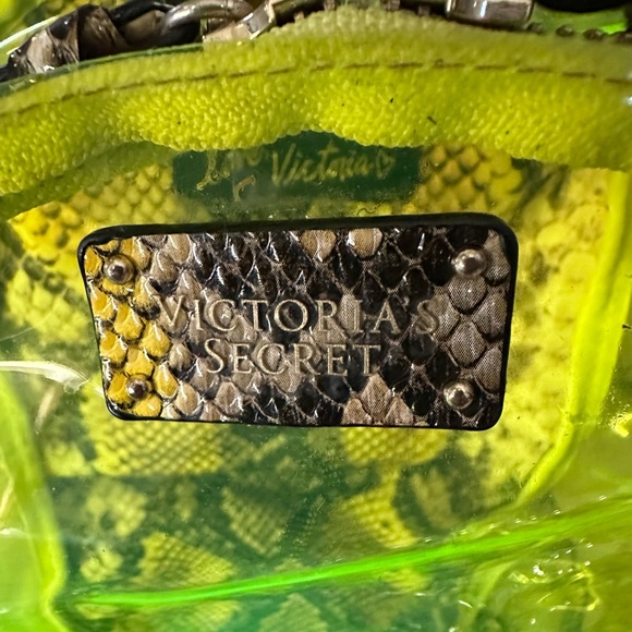 Victoria’s Secret Neon Green Vinyl & Snakeskin Pattern Backpack Bag w/Gold Chain - Picture 2 of 12